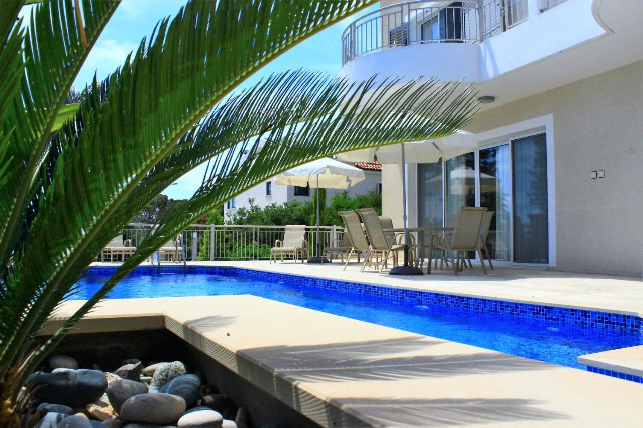 Coral Blue Bay Villa Коралова Затока Екстер'єр фото